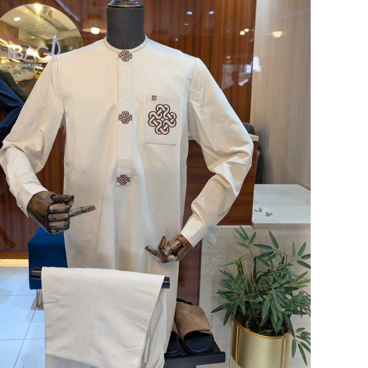 Costume africain homme élégant ivoire broderie, tenue cérémonie col mao