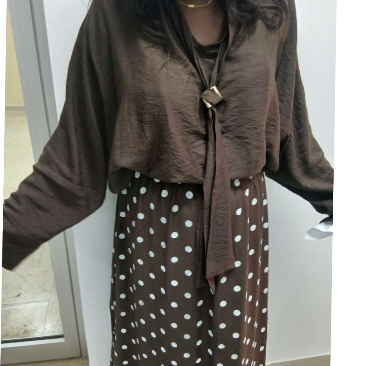 Ensemble femme chemisier et jupe chic à pois, élégant, fluide, multicolore