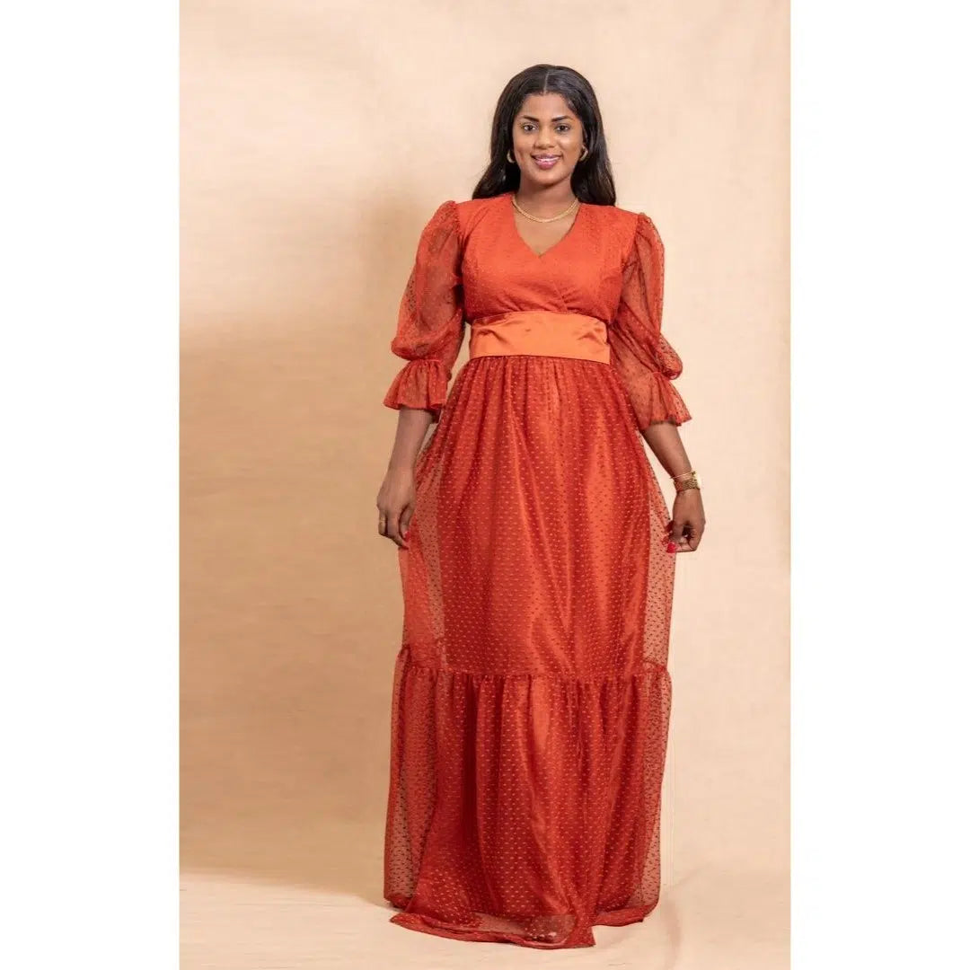 Robe orange élégante avec volants ceinture et col en V