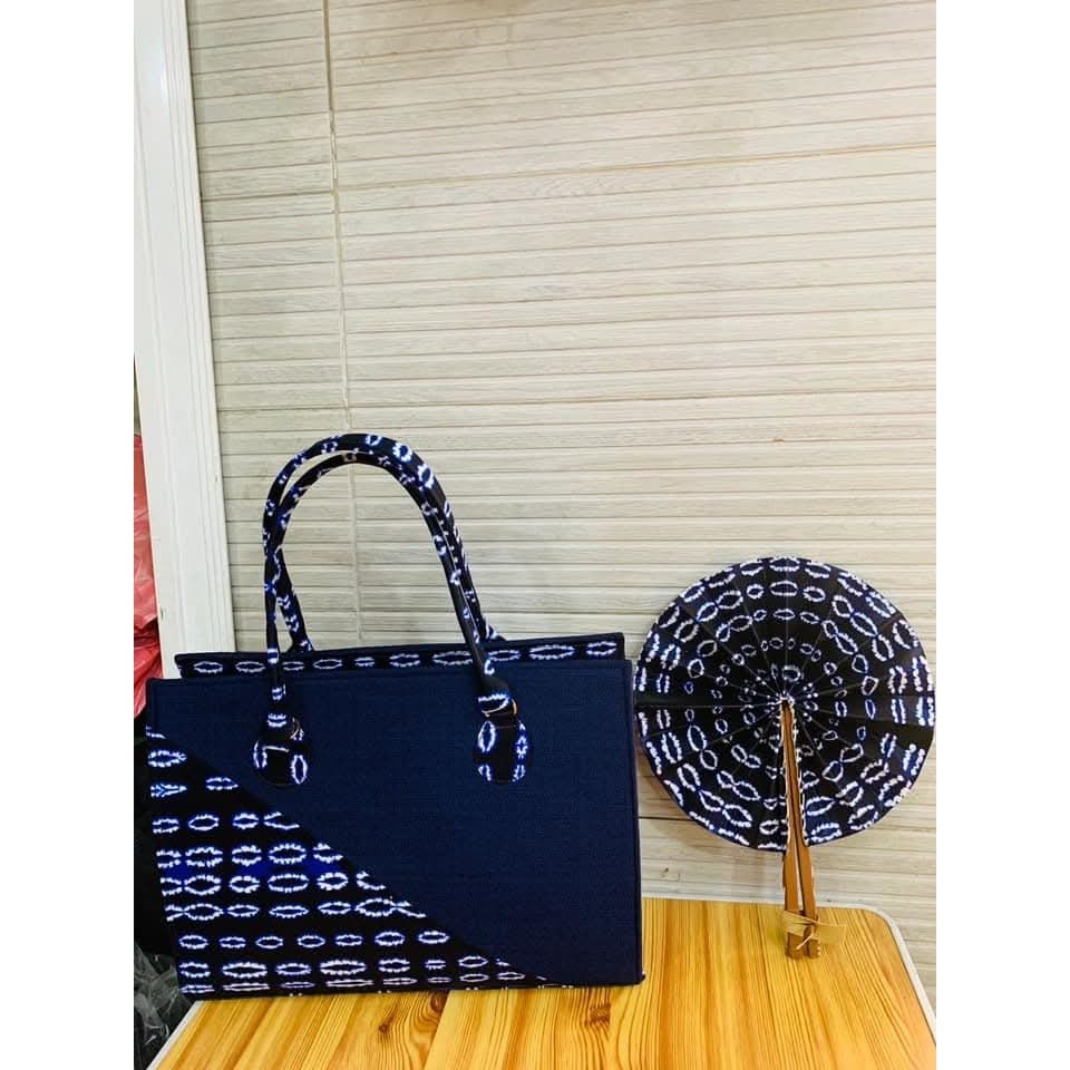 Sac en wax africain bleu et jaune avec éventail assorti motifs floraux