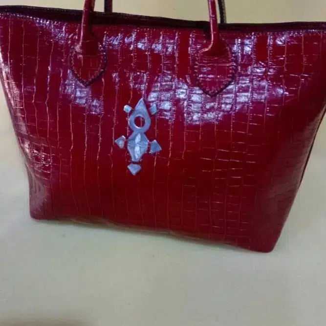 Sac à main cuir femme rouge tanné, fait main, croix Agadez argent