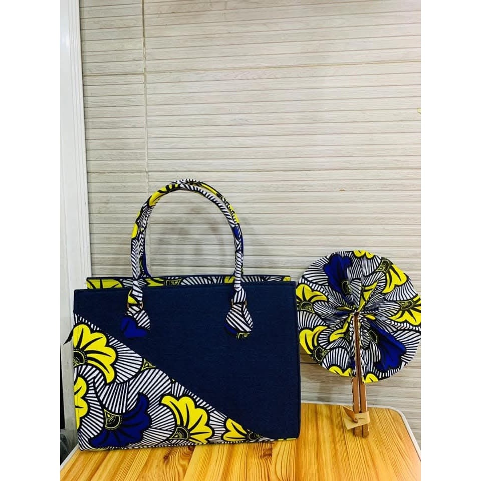 Sac en wax africain bleu et jaune avec éventail assorti motifs floraux
