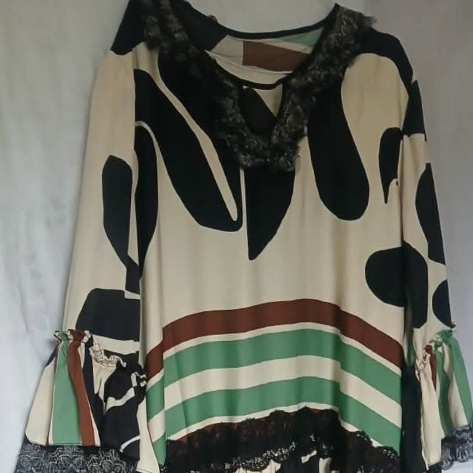 Robe en soie avec dentelle