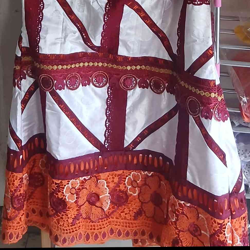 Ensemble femme en geztner et guipure pour un look élégant