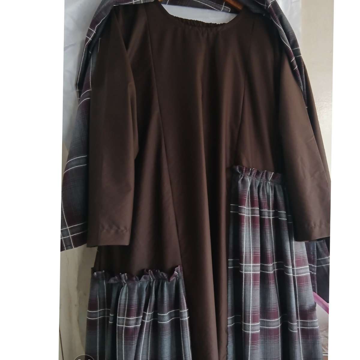Robe Maxi Élégance en Coton Marron à Carreaux - Confort Moderne