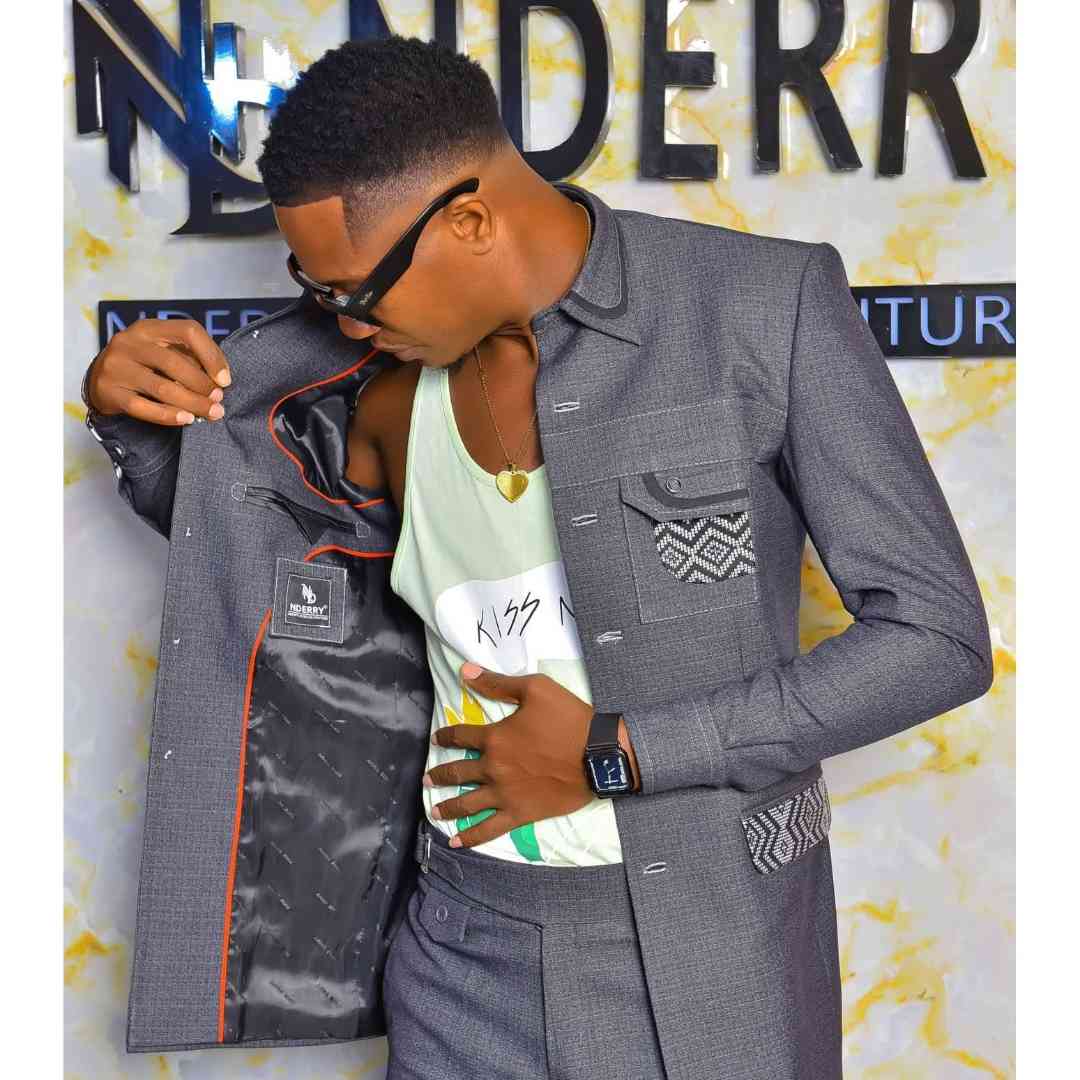 Costume africain moderne homme gris anthracite ajusté, chic et élégant