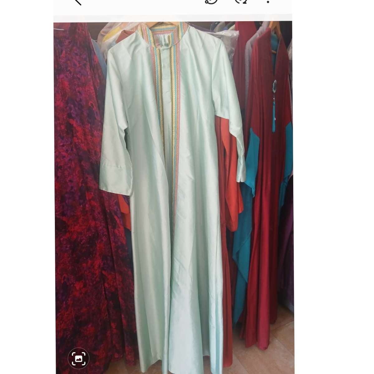 Robe verte femme longue brodée, élégante cérémonie ou bureau, col montant