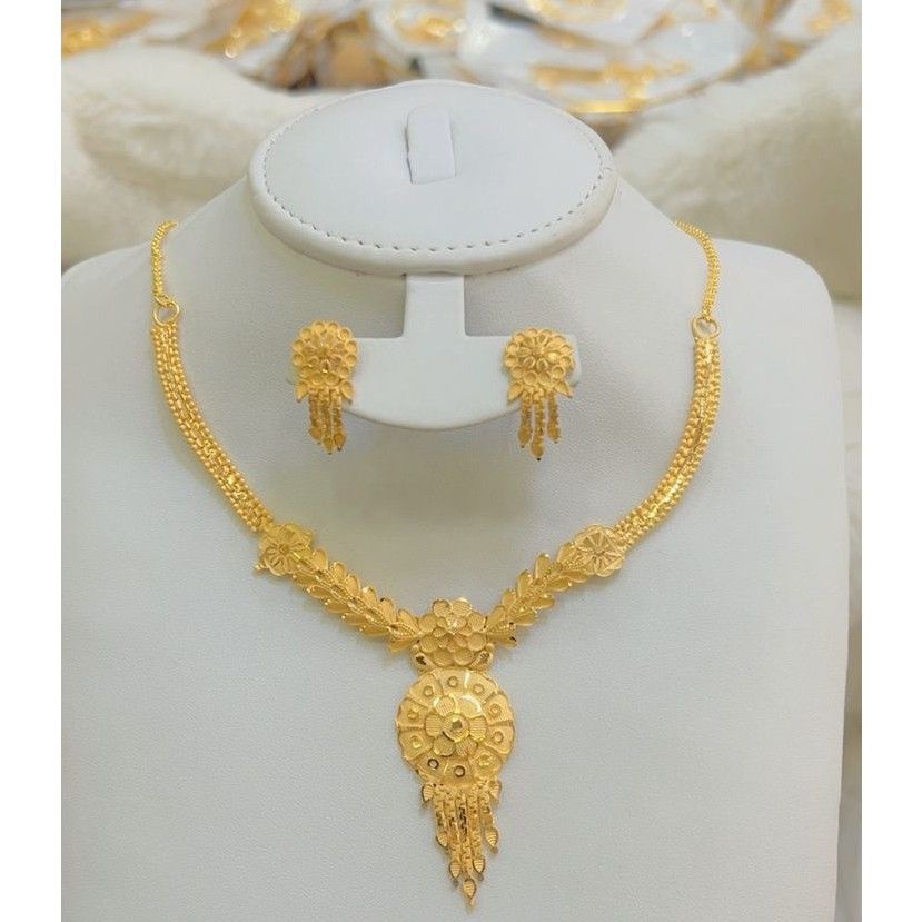 Bijoux en or indien – Collier traditionnel et boucles d’oreilles élégants