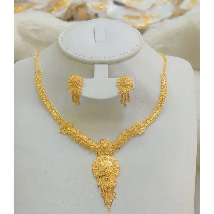 Bijoux en or indien – Collier traditionnel et boucles d’oreilles élégants