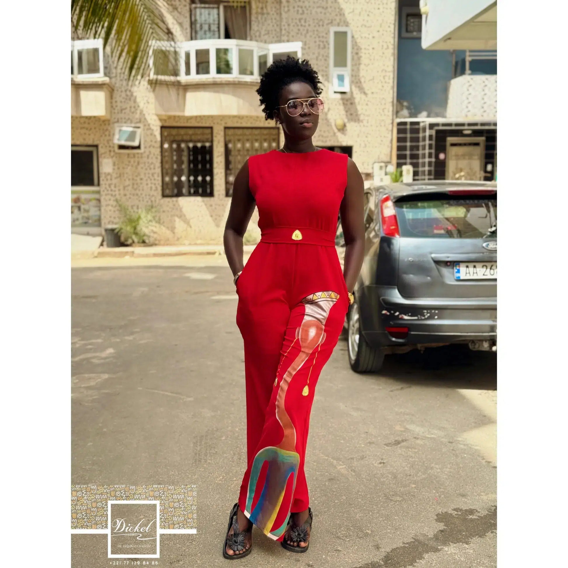 Combinaison rouge femme élégante, artistique, chic et originale