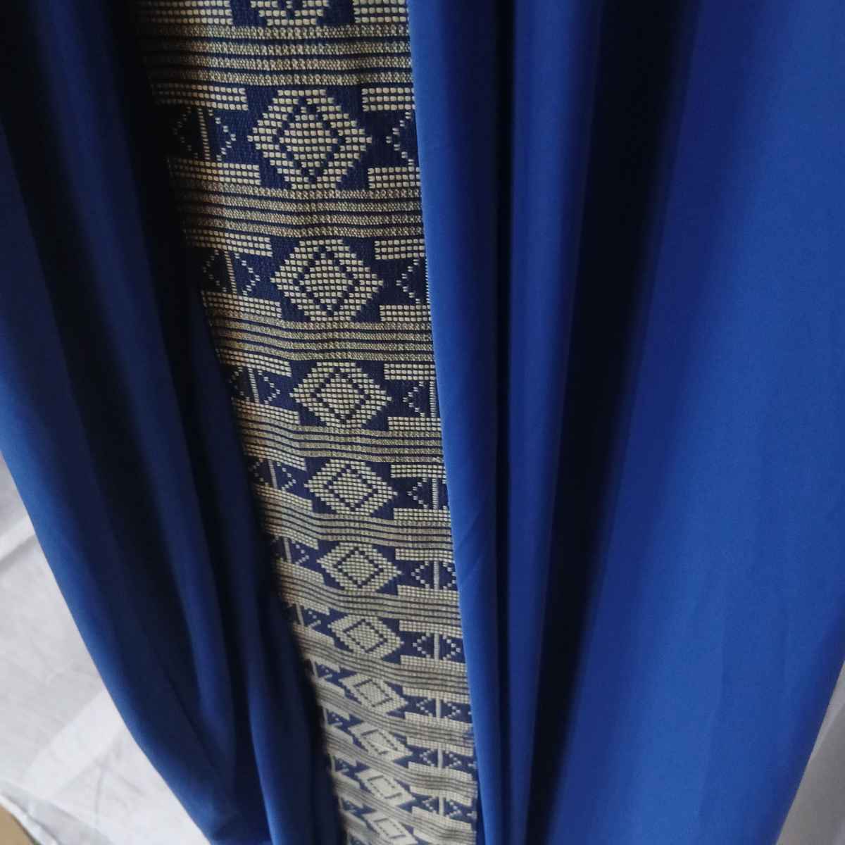 Robe en soie bleue femme Guerlain élégante, longue et chic cérémonie