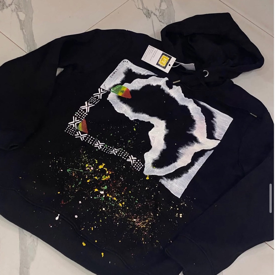 Sweat-shirt peint à la main Africa noir