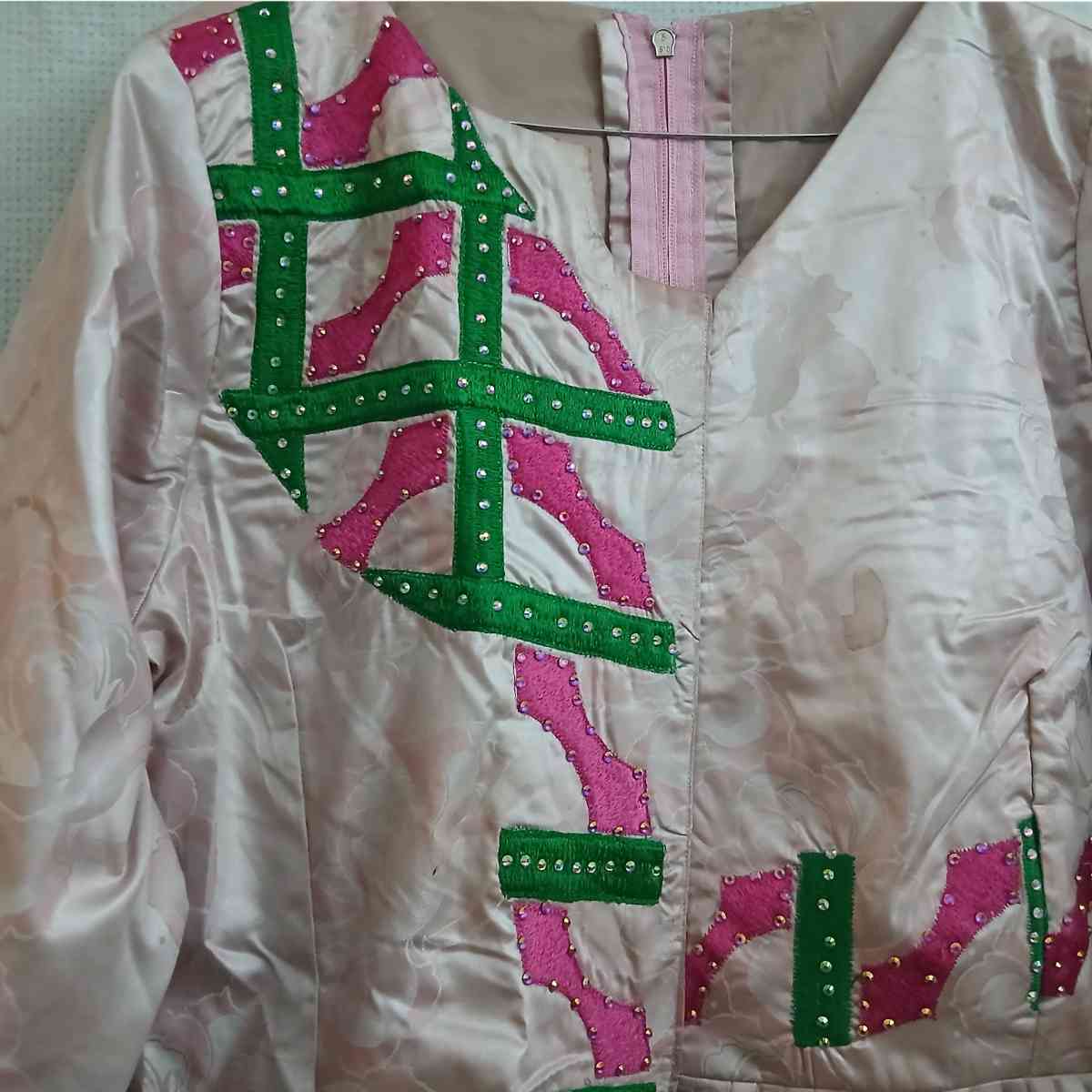 Robe Geztner rose broderies, longue satinée, élégante cérémonie femme