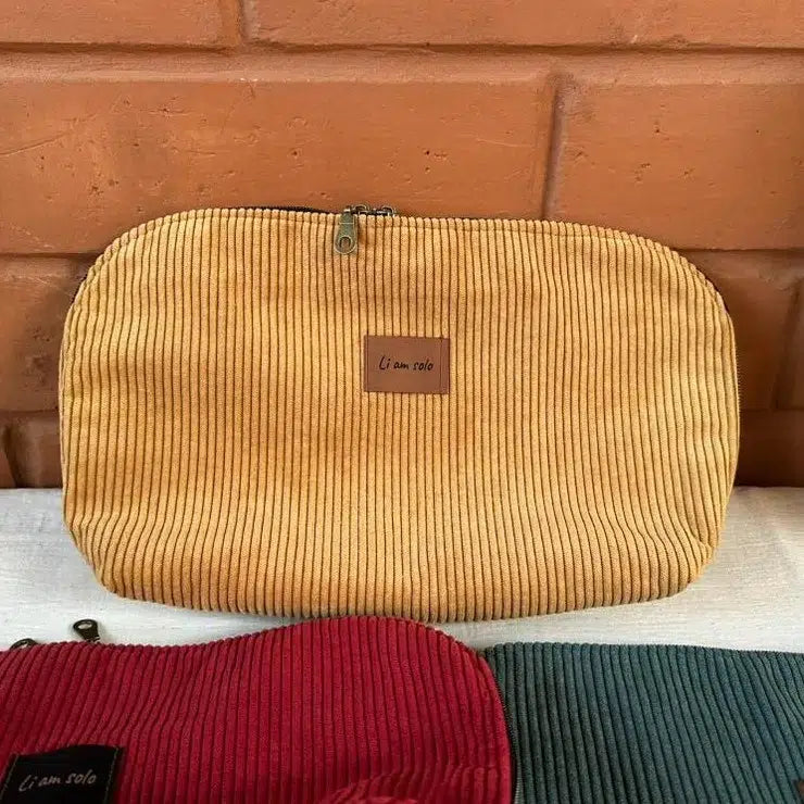 Trousse Chic en Corduroy Jaune - Élégance et Praticité