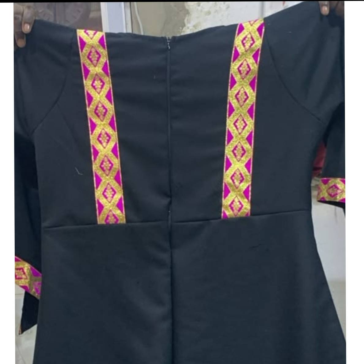 Abaya Élégance - Brocart Lin Coton Noir - Embellissements Traditionnels