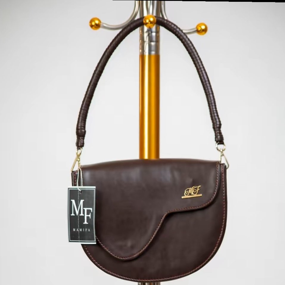 Sac à main en cuir noir Jolie – élégant, chic et détails dorés femme