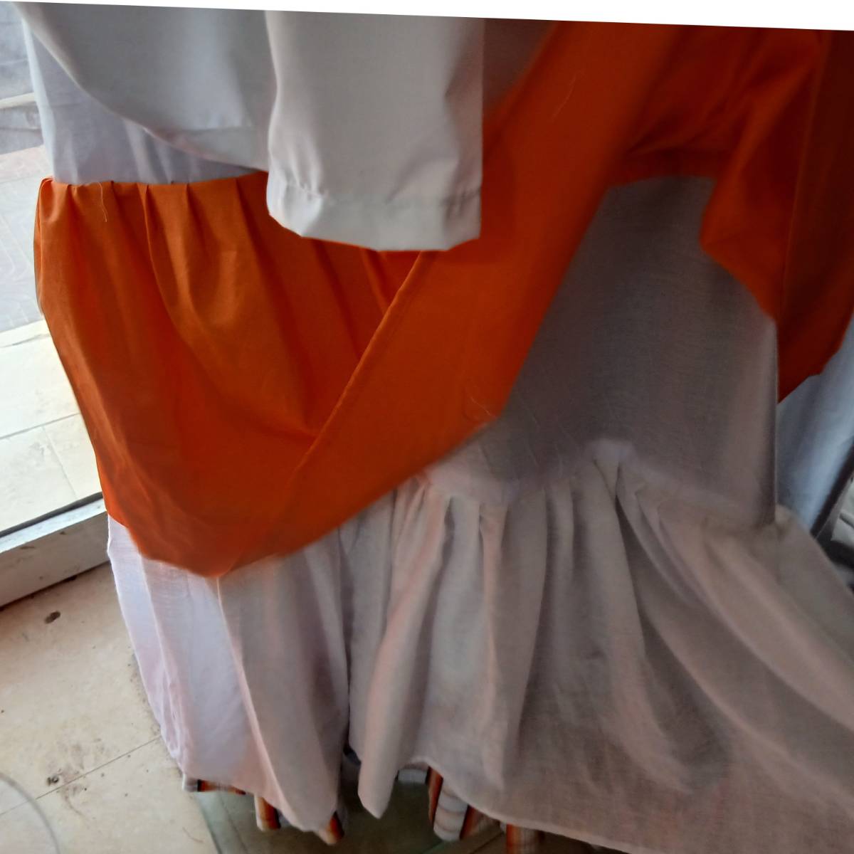 Robe Femme Coton Blanche Orange - Élégance et Confort Fusionnés