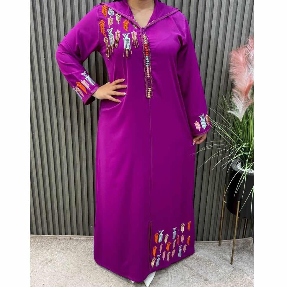 Abaya marocaine femme brodée, robe longue fluide et élégante multicolore