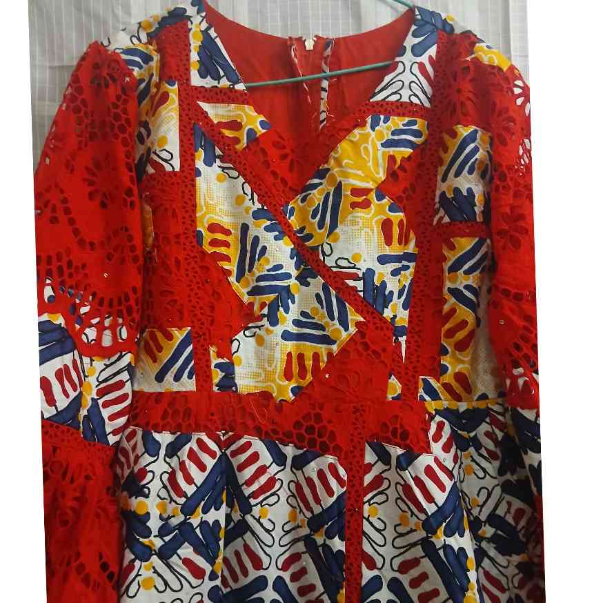 Robe rouge brodée femme longue multicolore chic bohème et élégante