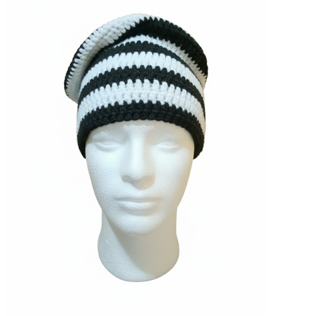 Bonnet rayé noir et blanc slouchy fait main crochet – Chaud et stylé