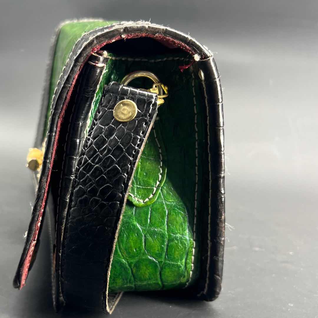 Sac à main cuir femme vert et noir, élégant croco, bandoulière chic