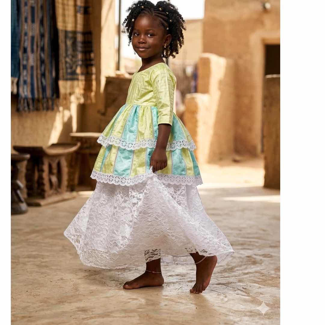 Ensemble jupe dentelle fille et haut Bazin, tenue élégante cérémonie