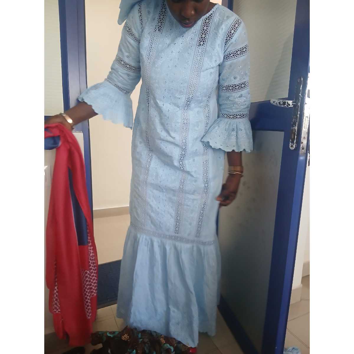 Robe brodée bleu femme bohème chic, manches volants, élégante et longue