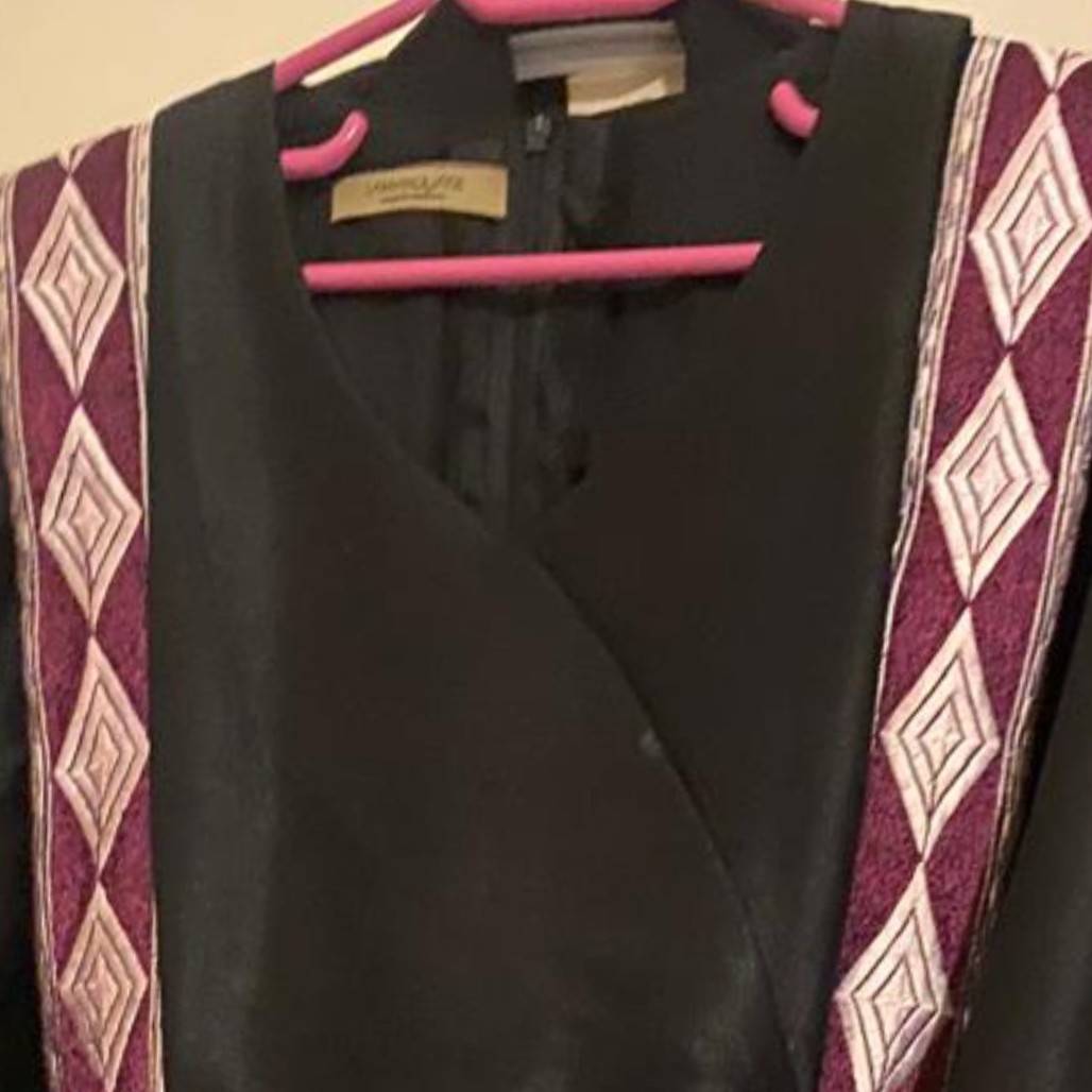 Abaya Élégance - Brocart Lin Coton Noir - Embellissements Traditionnels