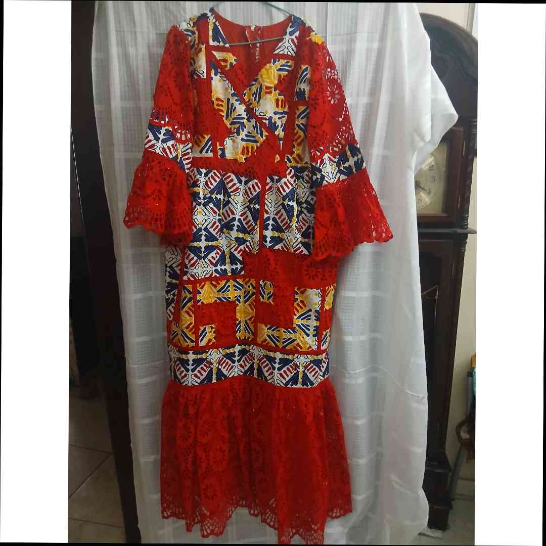 Robe rouge brodée femme longue multicolore chic bohème et élégante