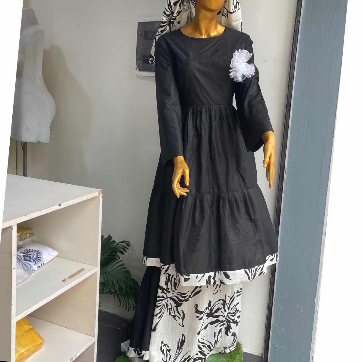 Ensemble 3 pièces femme noir et blanc, robe longue élégante et veste chic