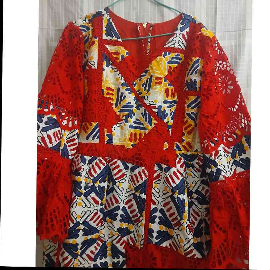 Robe rouge brodée femme longue multicolore chic bohème et élégante