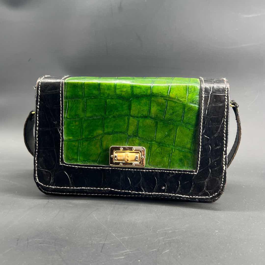 Sac à main cuir femme vert et noir, élégant croco, bandoulière chic