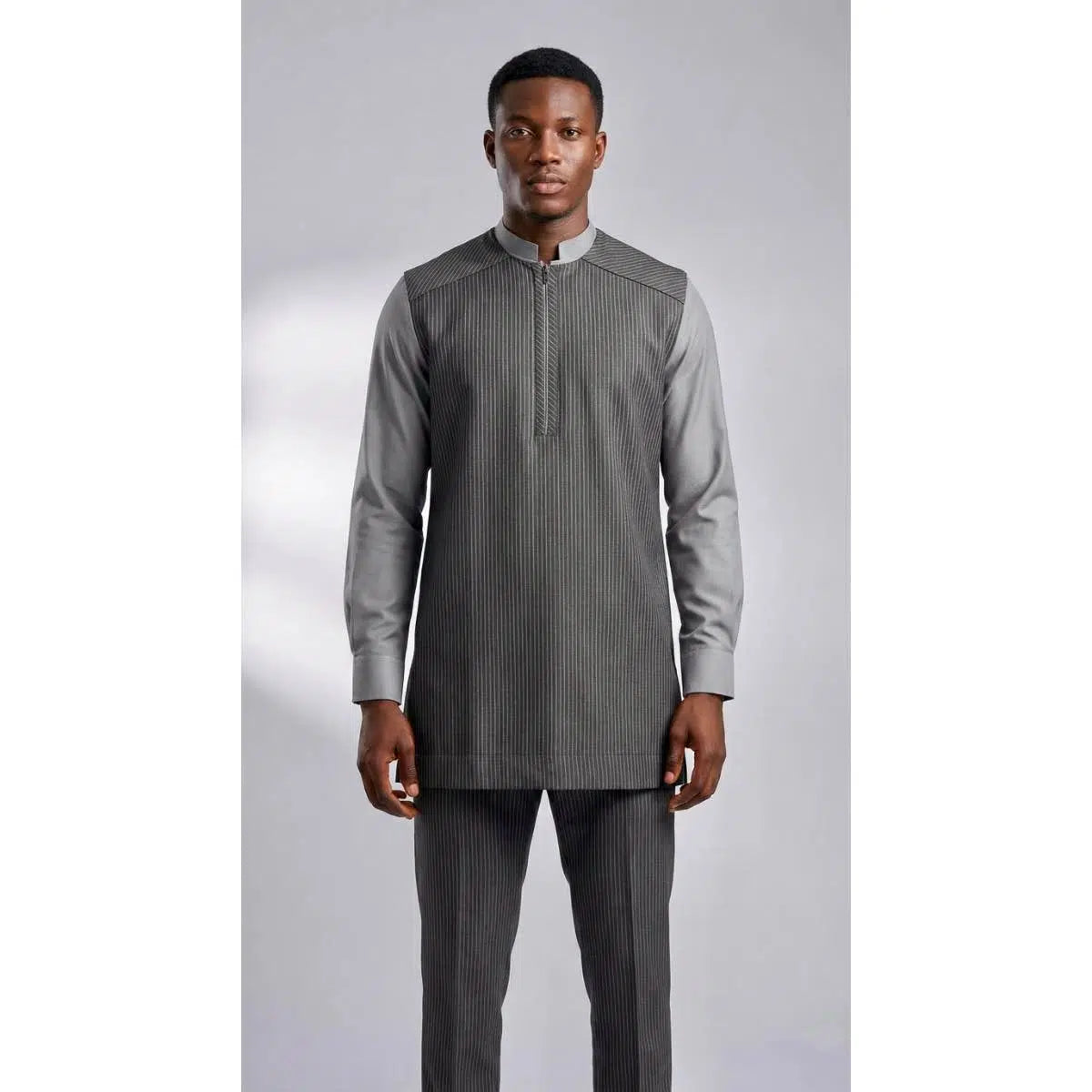 Ensemble homme gris rayé élégant, costume tunique pantalon col mao moderne
