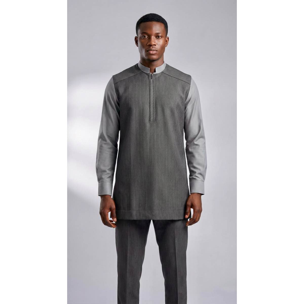 Ensemble homme gris rayé élégant, costume tunique pantalon col mao moderne