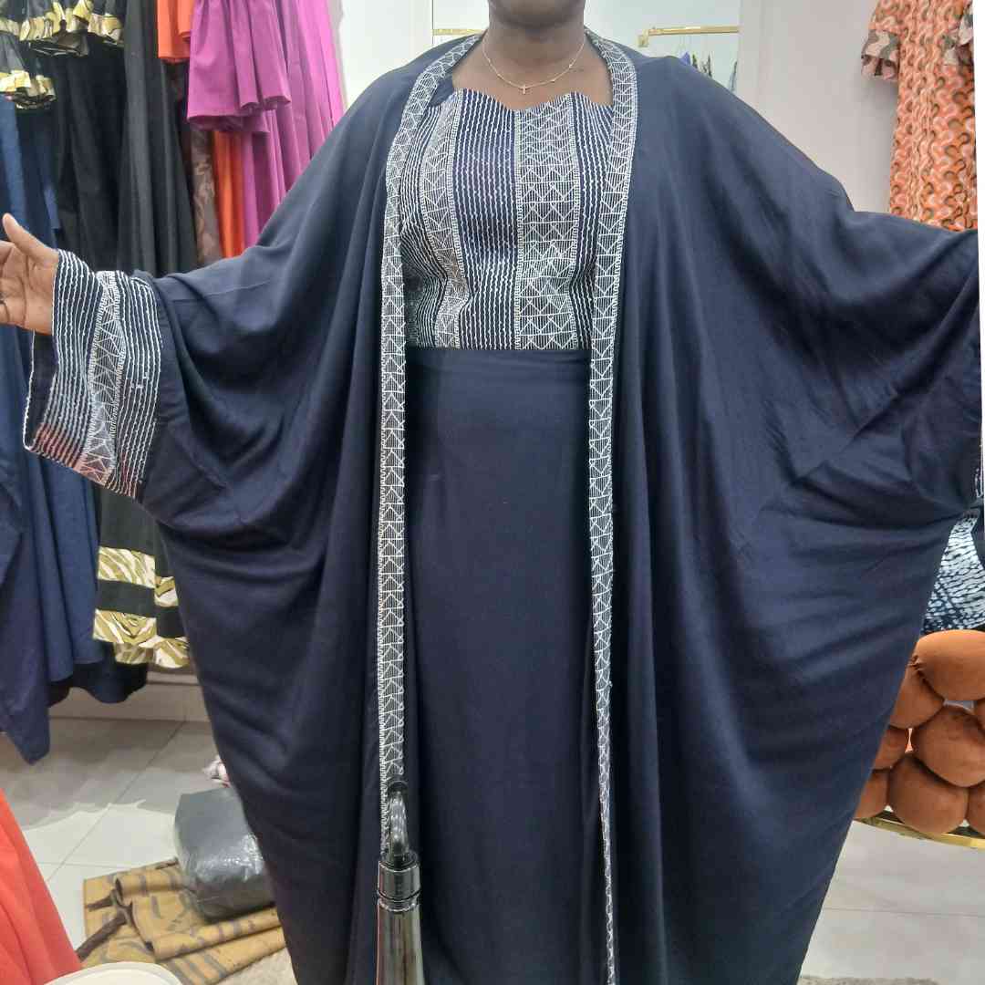 Kaftan Élégance de Minuit - Broderie Argent sur Bleu Marine