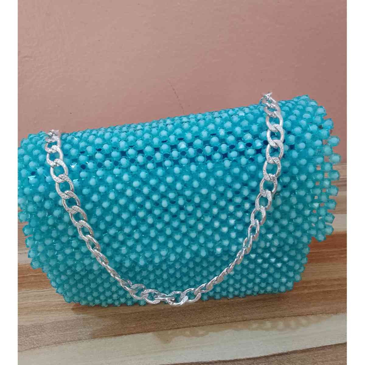Sac pochette bleu femme perles turquoise, élégante chaîne argentée soirée
