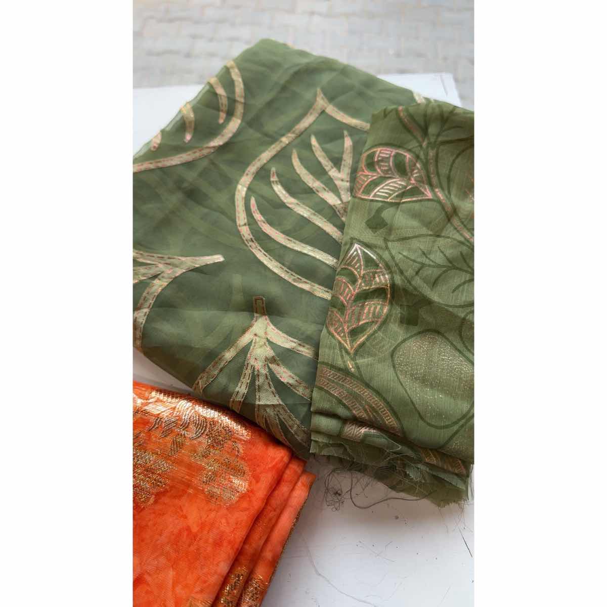 Chiffon de soie vert olive élégant, tissu premium chic pour couture et déco