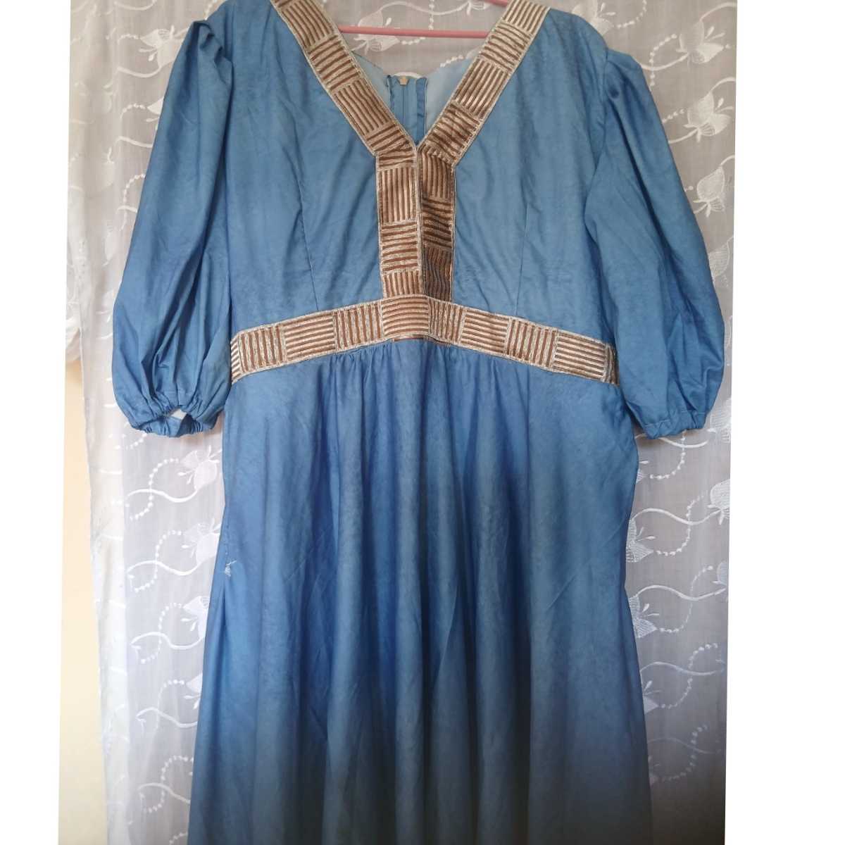 Robe coton ou soie avec garnitures