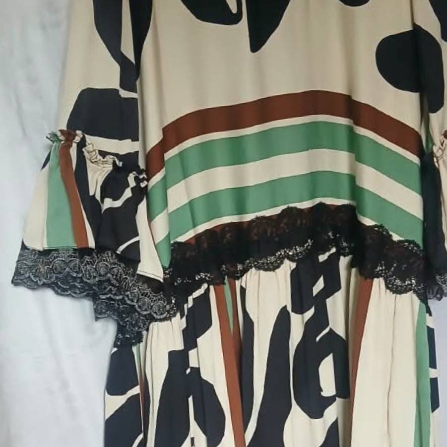 Robe en soie avec dentelle