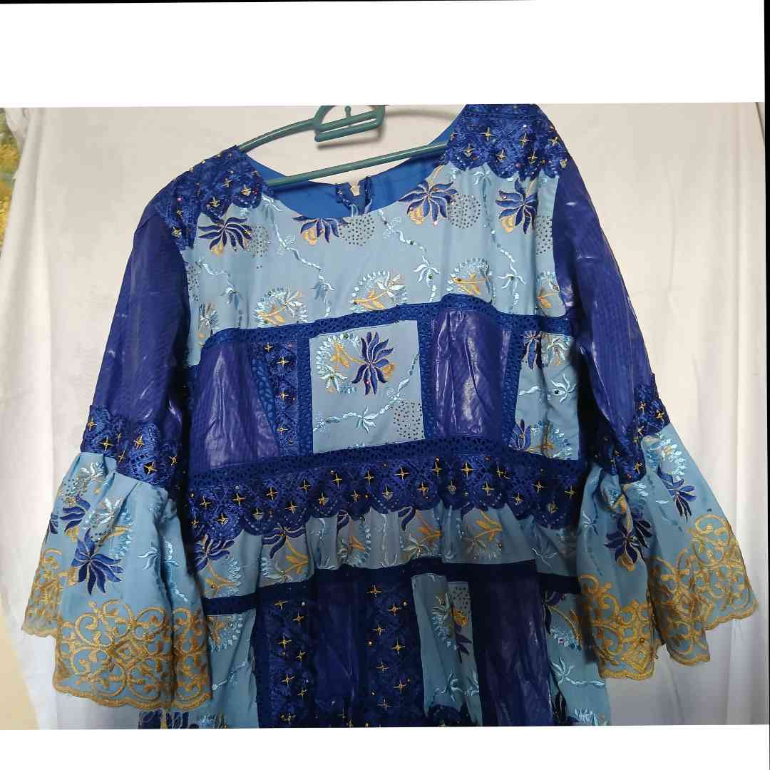 Robe bazin brodée bleue femme, longue élégante, cérémonie ou bureau