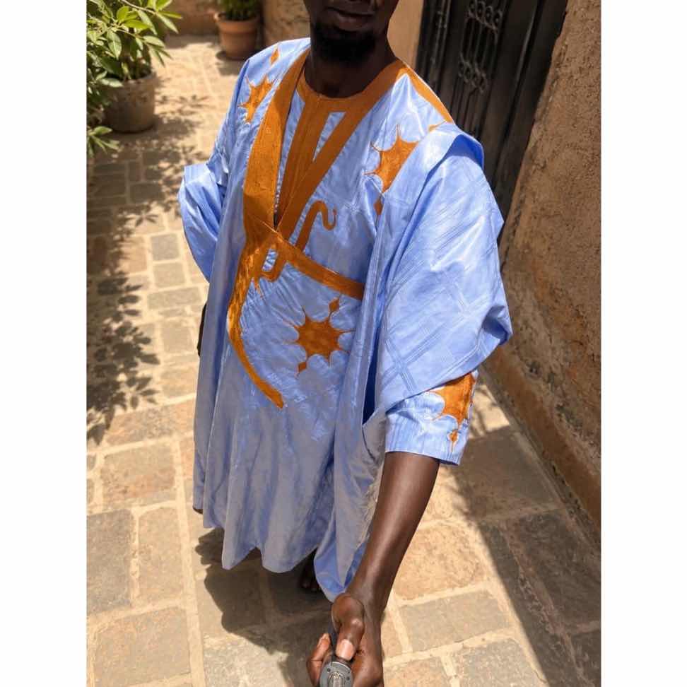 Grand boubou mauritanienne bleu brodé, tenue africaine élégante