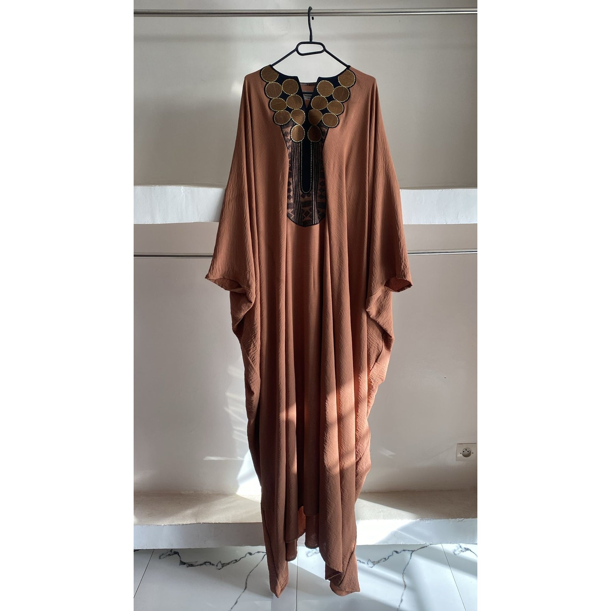Boubou en Lin Artisanal Marron - Élégance Bohème Chic