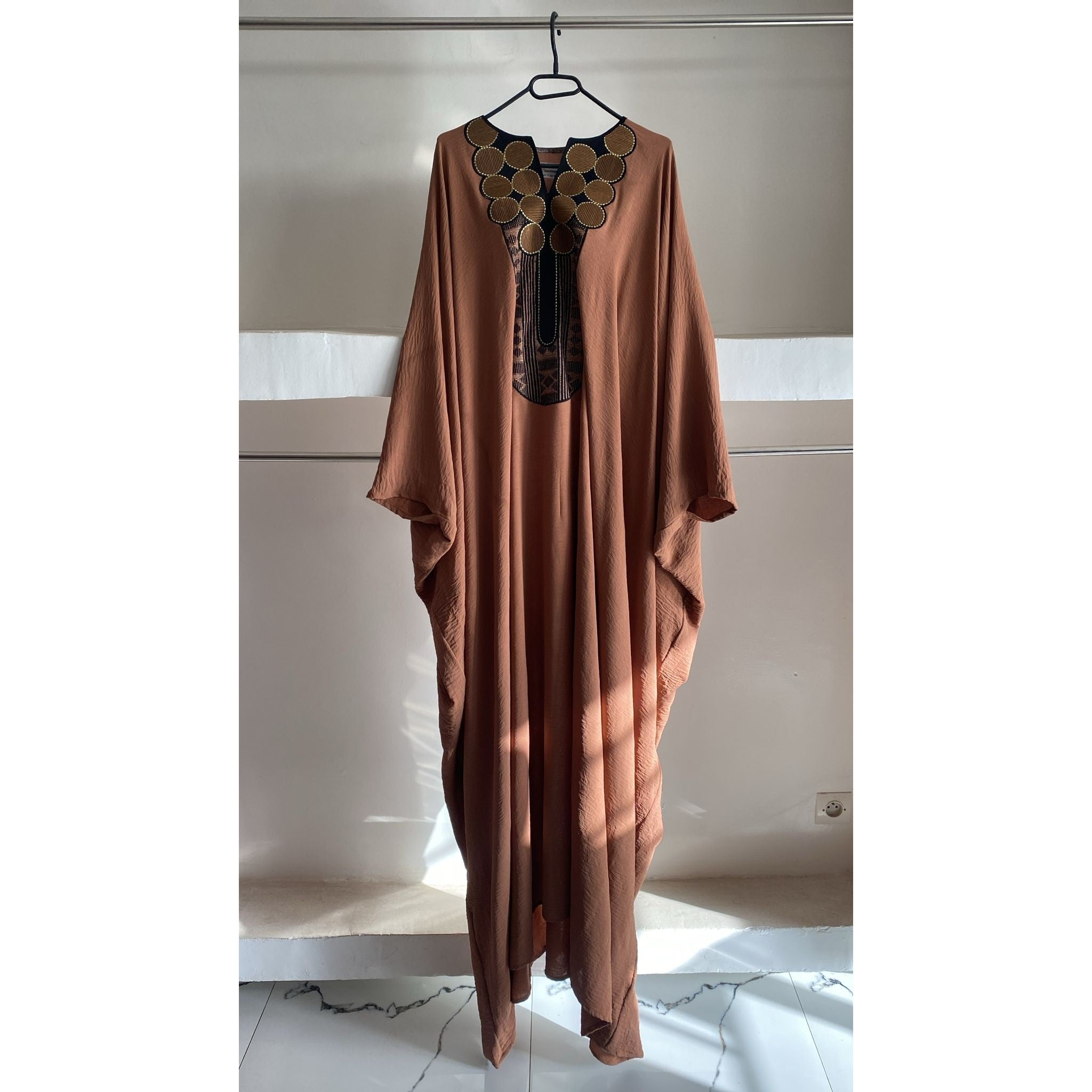 Boubou en Lin Artisanal Marron - Élégance Bohème Chic