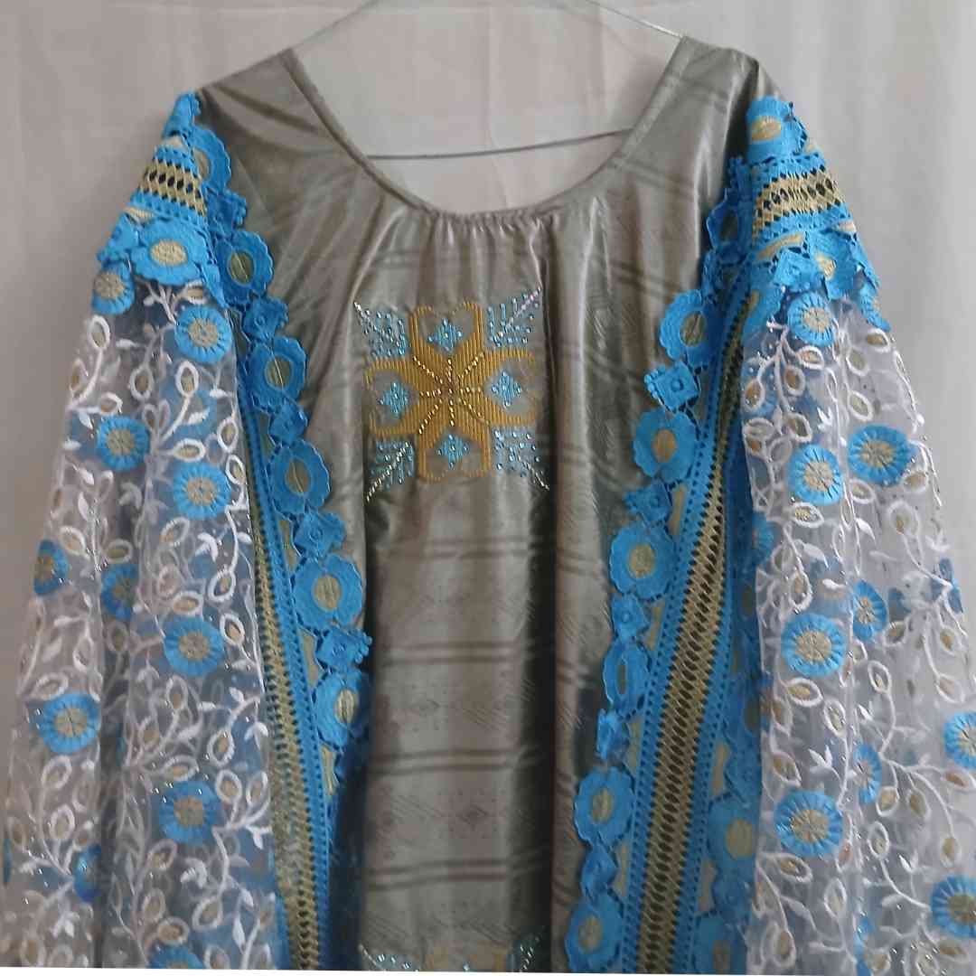 Boubou geztner dentelle bleu, robe africaine élégante femme cérémonie