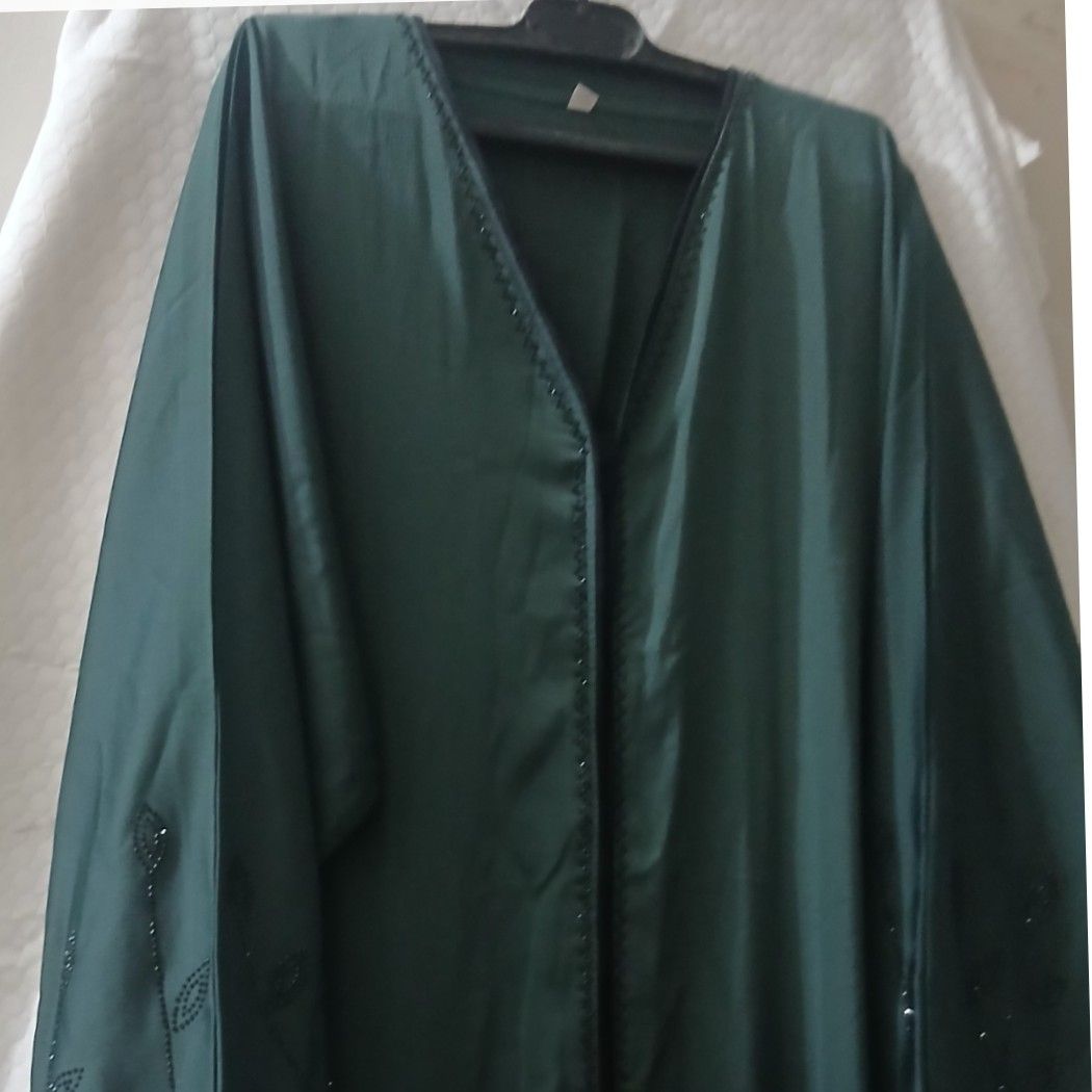Abaya femme perlee exclusive pour un style unique et élégant