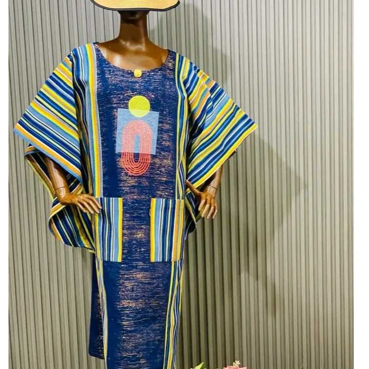 Robe patchwork femme en pagne tissé Faso Danfani brodée, ample et élégante