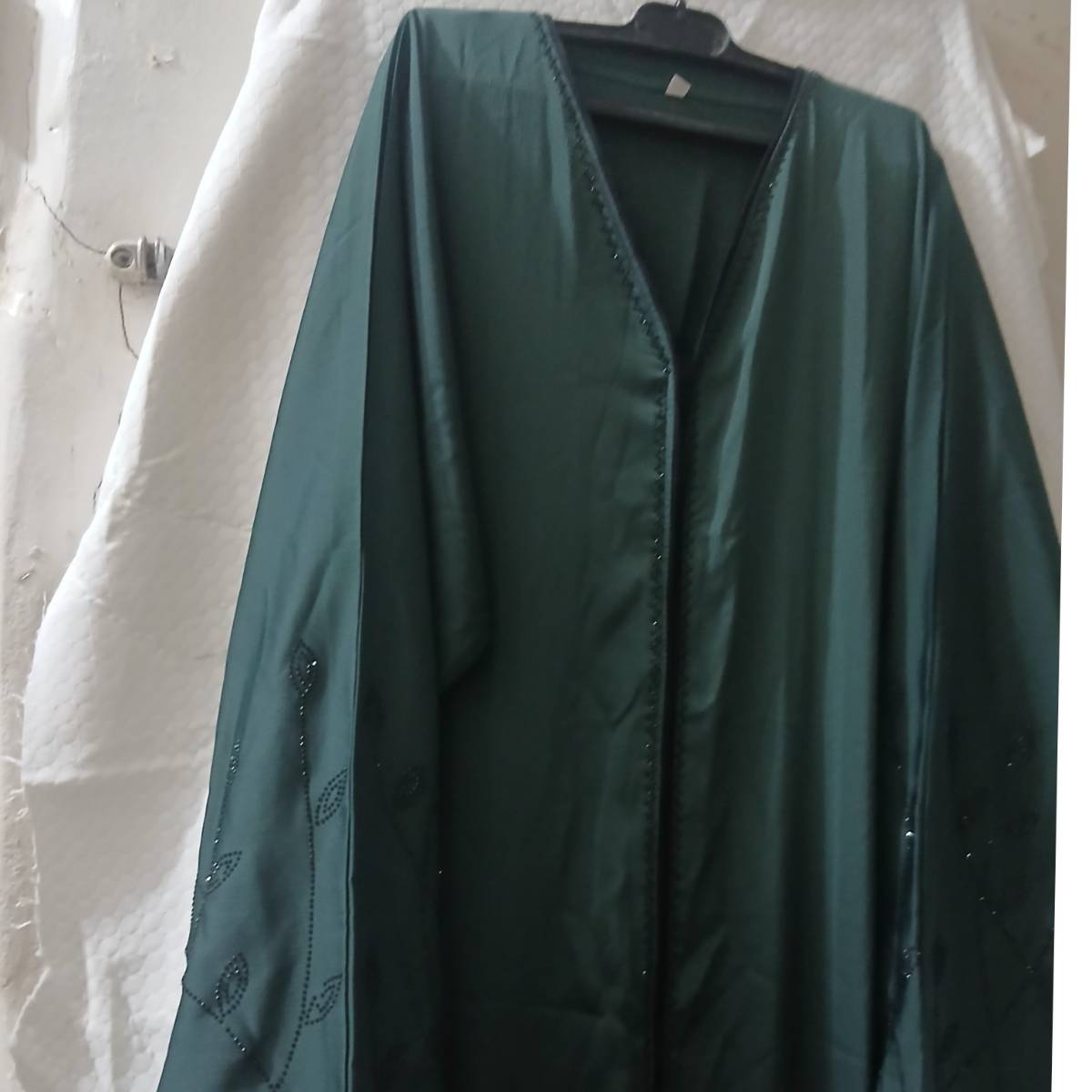 Abaya femme perlee exclusive pour un style unique et élégant