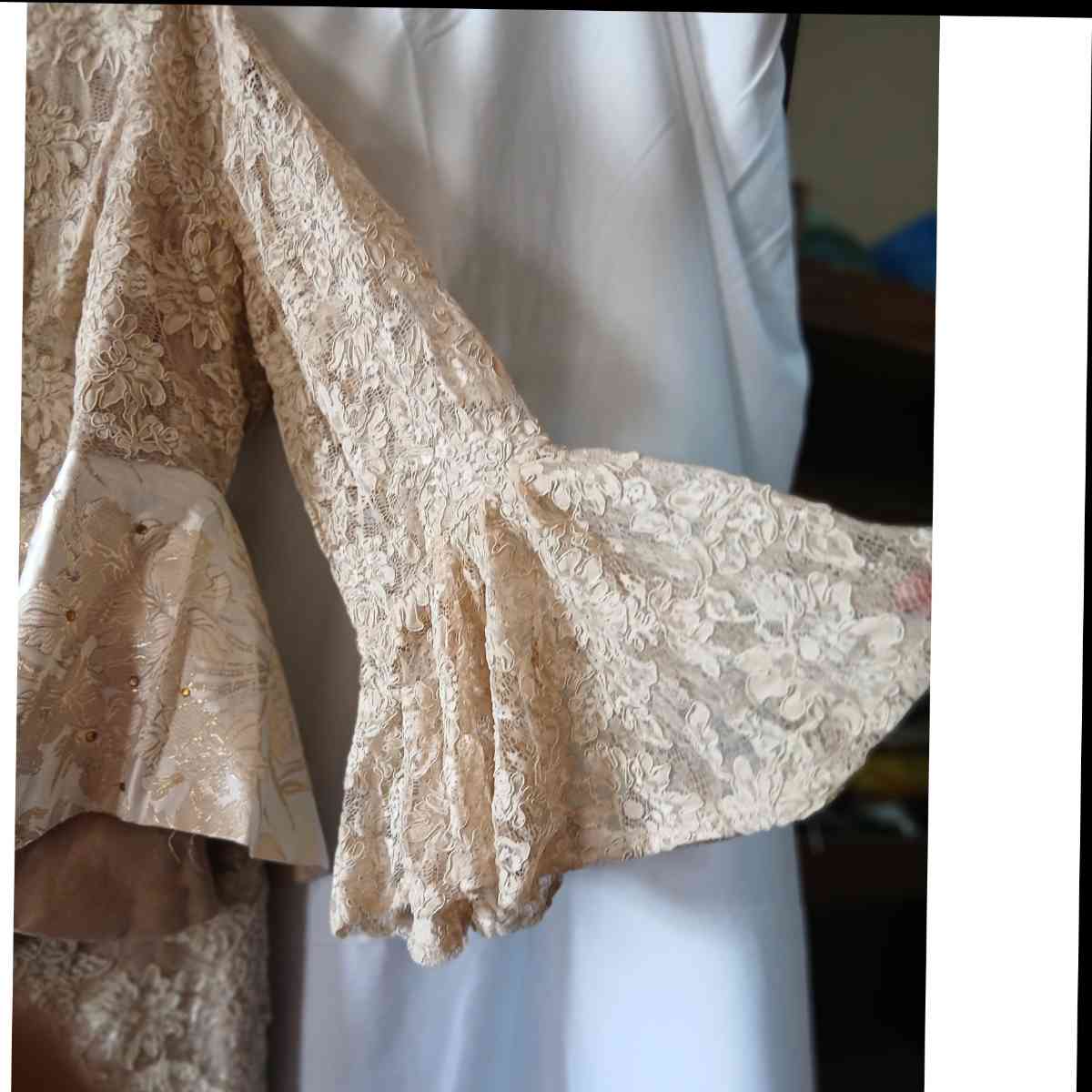 Ensemble jupe et haut dentelle beige chic