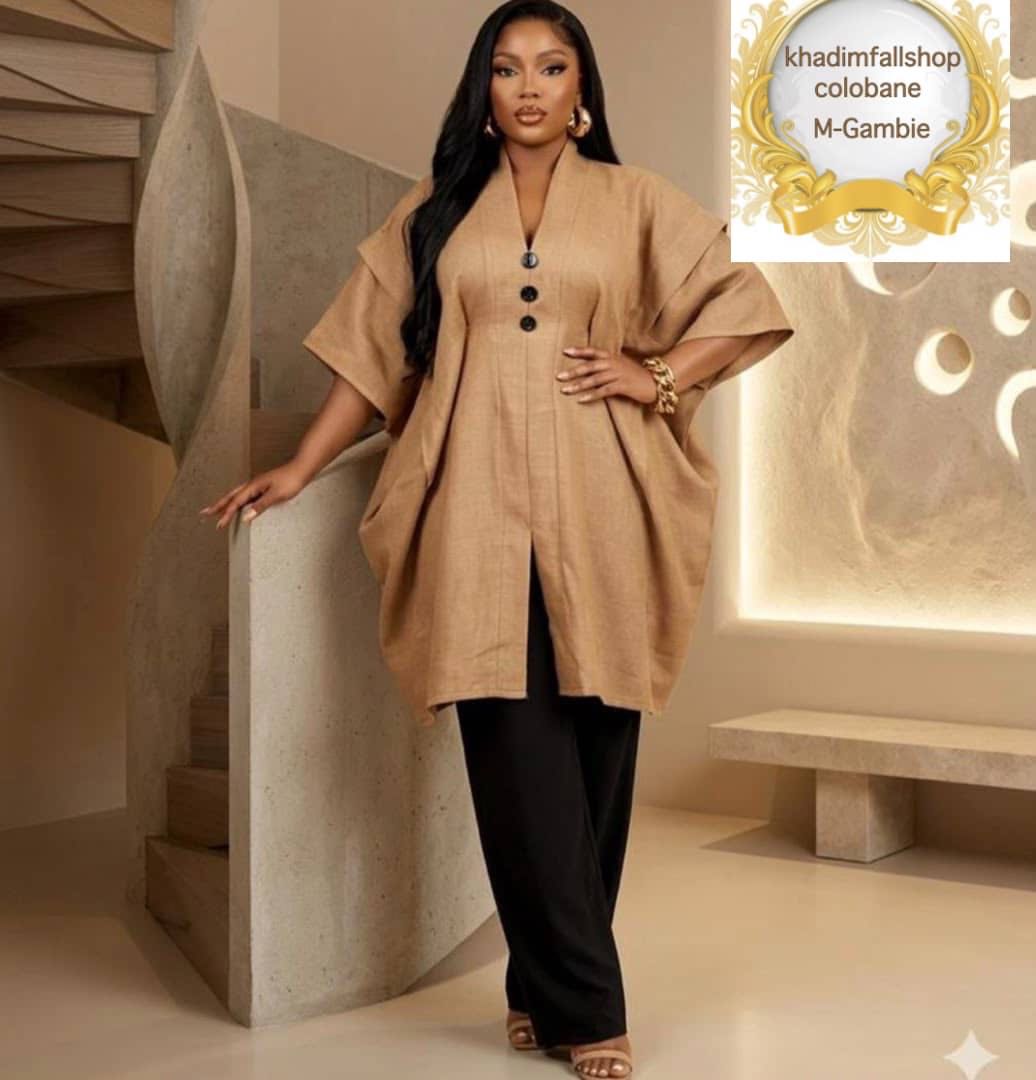 Ensemble bureau femme chic et élégant, pantalon fluide et haut moderne