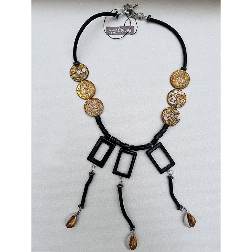 Collier femme cauris doré – Bijou artisanal élégant